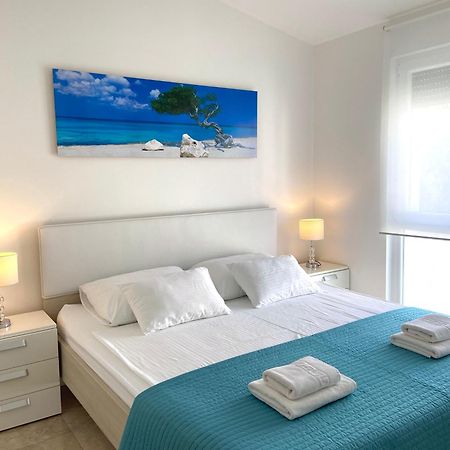 Apartmani Villa Adriatic Vir Exterior photo