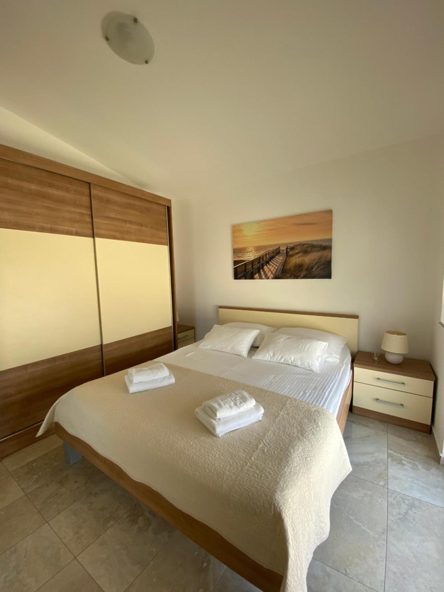 Apartmani Villa Adriatic Vir Exterior photo