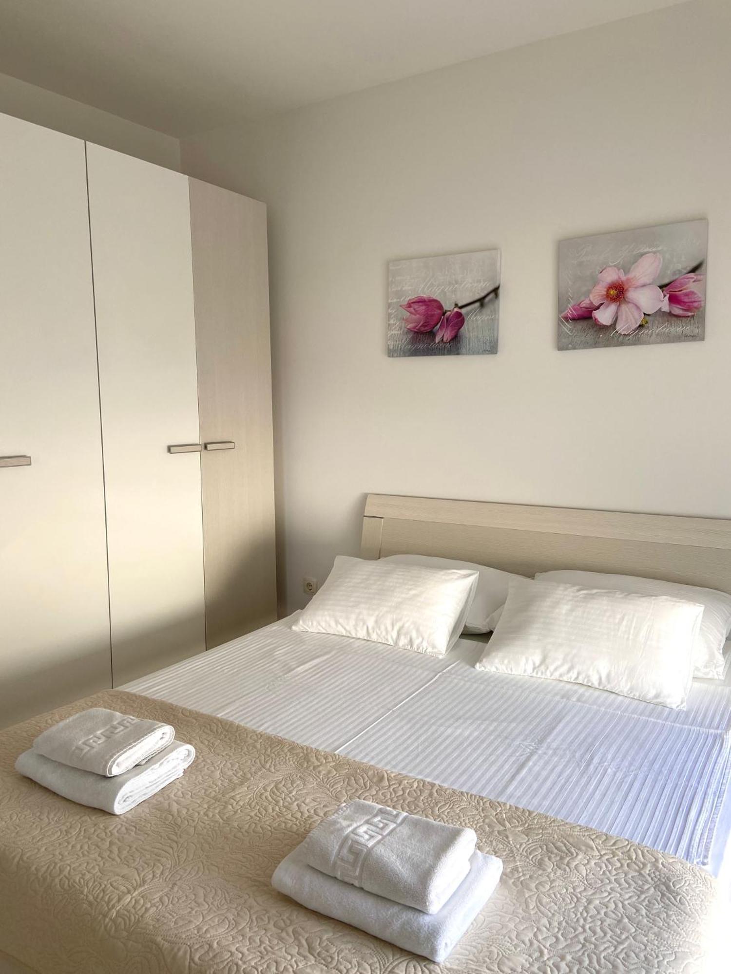 Apartmani Villa Adriatic Vir Exterior photo
