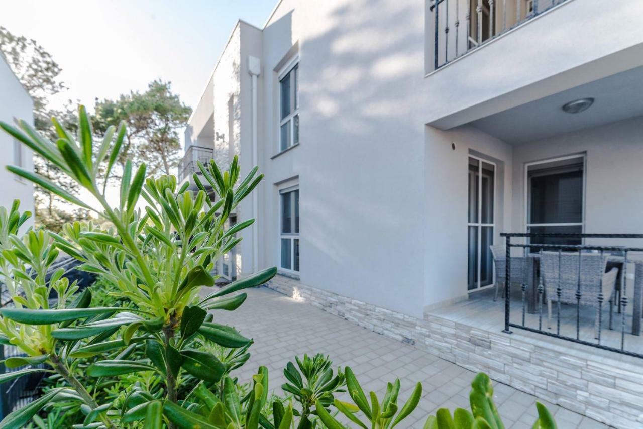 Apartmani Villa Adriatic Vir Exterior photo